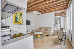 Eiffel Tower Apartment/Invalide by Studioprestige